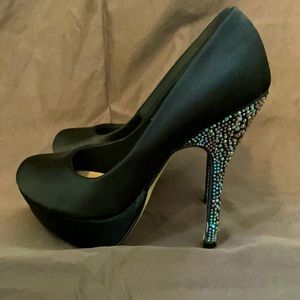 Steve Madden 7.5 Black Pump with a Sparkle Heel